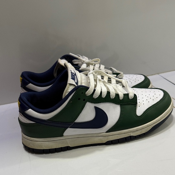 Nike Other - Nike Green and Navy Sneakers